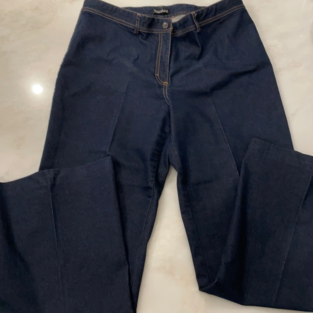 Tahari Women’s Dark Wash Jeans-Size 14